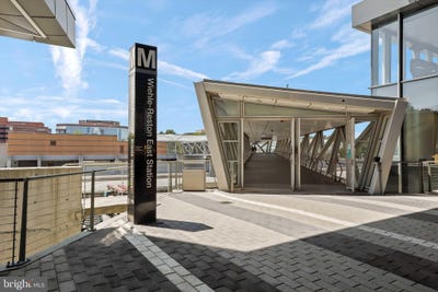 /international/us/2408-wanda-way-reston-va-110100816532/
