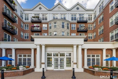 /international/us/85-memorial-road-west-hartford-ct-110108166489/