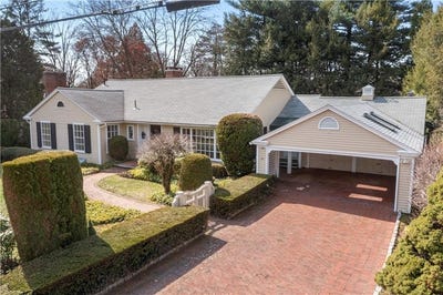 /international/us/28-south-hill-drive-cranston-ri-110107956896/