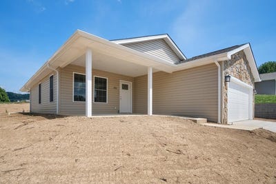 /international/us/215-spring-meadow-drive-wytheville-va-110100683716/