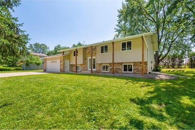/international/us/2025-edgewood-drive-owatonna-mn-110101243322/?lang=en