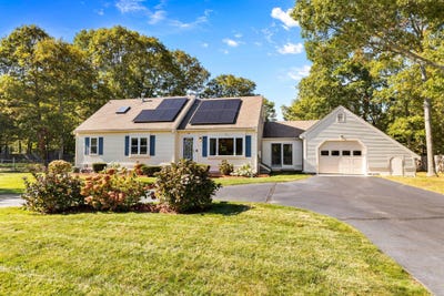 /international/us/119-whitehall-way-hyannis-ma-110120580312/