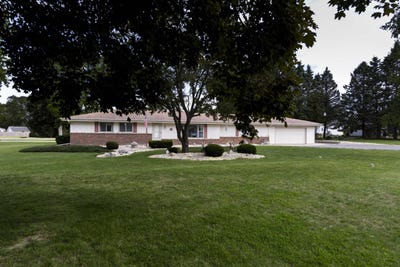 /international/us/4168-n-lunar-drive-janesville-wi-110108817829/