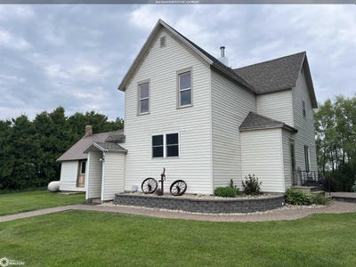 /international/us/48428-20th-avenue-buffalo-center-ia-110097036340/