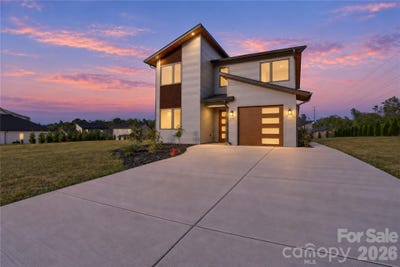 /international/us/79-scott-meadows-drive-asheville-nc-110120534670/