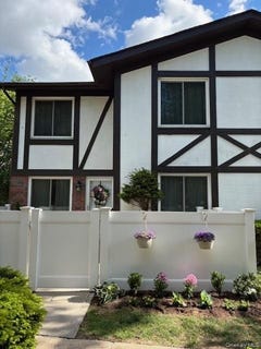 /international/us/273-birchwood-road-medford-ny-110108195689/