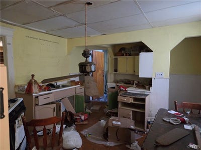 /international/us/830-32-south-avenue-syracuse-ny-110108497046/