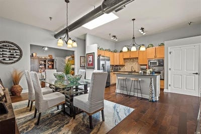 /international/us/612-central-street-kansas-city-mo-110107572407/