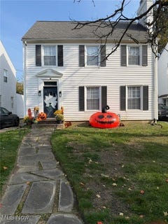 /international/us/2223-fenwick-road-university-heights-oh-110102816344/