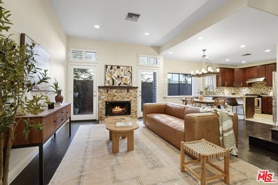 /international/us/384-e-del-mar-blvd-pasadena-ca-110108009721/