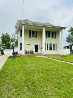 /international/us/812-e-washington-pittsfield-il-110107726019/