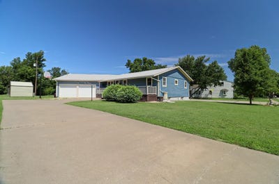/international/us/211-n-pine-st-inman-ks-110100803912/