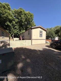 /international/us/1213-sprucewood-lane-glenwood-springs-co-110109697396/