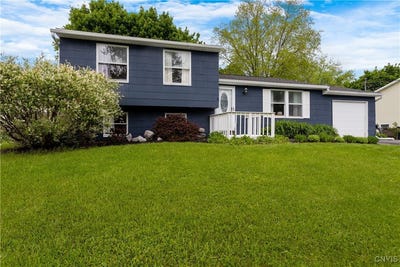 /international/us/4229-hunting-creek-drive-clay-ny-110101036932/