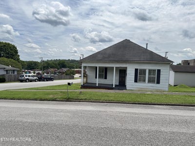 /international/us/210-e-1st-ave-lenoir-city-tn-110100121489/