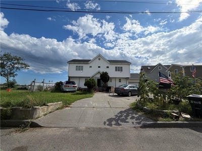 /international/us/1005-church-road-broad-channel-ny-110120460224/