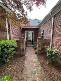 /international/us/1805-country-club-drive-high-point-nc-110107308363/
