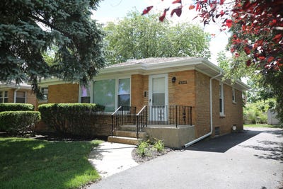 /international/us/4951-howard-street-skokie-il-110110407314/