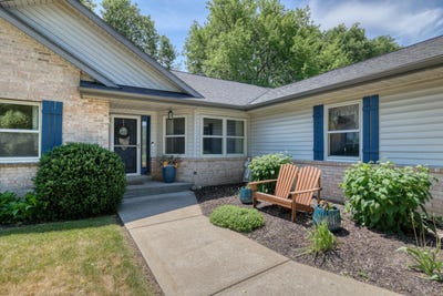 /international/us/494-quinlan-ct-pewaukee-wi-110108695526/
