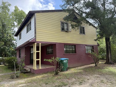 /international/us/3020-5th-street-marianna-fl-110101067427/