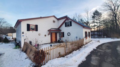 /international/us/29-oak-street-bucksport-me-110105217290/
