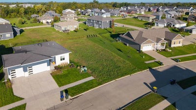 /international/us/645-hanks-drive-iowacity-ia-110110405738/