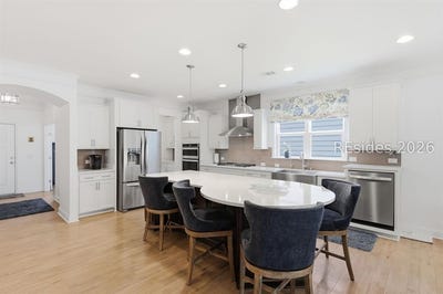 /international/us/1151-northlake-boulevard-okatie-sc-110109975461/