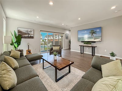 /international/us/946-warwick-thousand-oaks-ca-110110374643/
