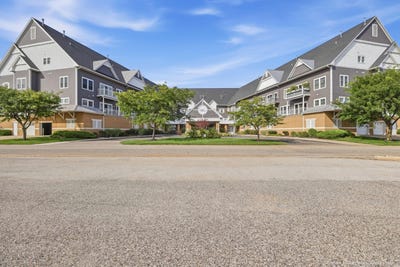 /international/us/917-w-savidge-street-spring-lake-mi-110110187388/