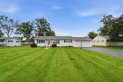 /international/us/402-woodlawn-drive-wapakoneta-oh-110108024096/