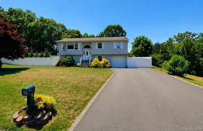 /international/us/2-ridge-road-shirley-ny-110107059712/