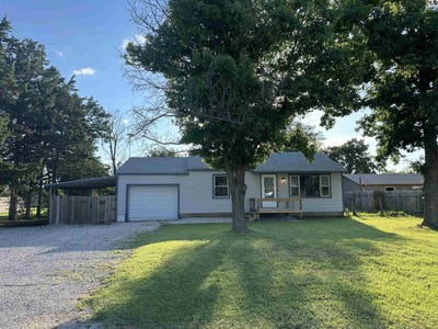 /international/us/7-s-elm-st-south-hutchinson-ks-110108982425/