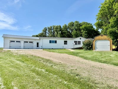 /international/us/8841-49th-st-ne-devils-lake-nd-110108635128/