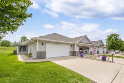 /international/us/4102-legacy-lane-cedar-falls-ia-110108385712/