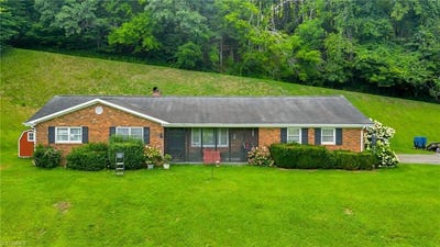 /international/us/2351-us-highway-221-jefferson-nc-110107583308/
