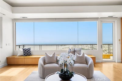/international/us/1554-e-oceanfront-newport-beach-ca-110108479029/