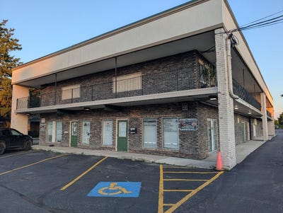 /international/us/7925-w-103-street-palos-hills-il-110109028960/