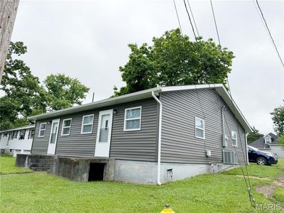 /international/us/604-n-henderson-street-salem-mo-110100044194/?lang=id