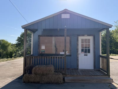 /international/us/202-east-street-stockton-mo-110107687216/