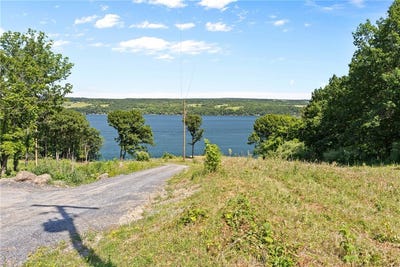 /international/us/5-red-cedar-falls-lane-starkey-ny-110100378443/