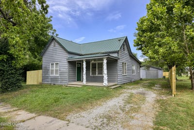 /international/us/407-s-walnut-street-carterville-mo-110101152383/