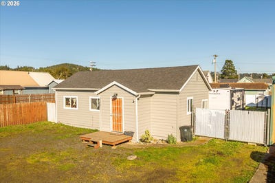 /international/us/130-s-7th-st-lakeside-or-110105733543/