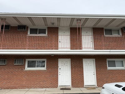 /international/us/145-dover-drive-des-plaines-il-110120456599/