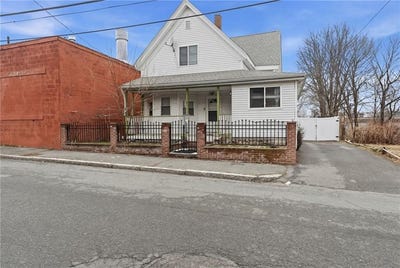 /international/us/12-charles-street-brockton-ma-110106720290/