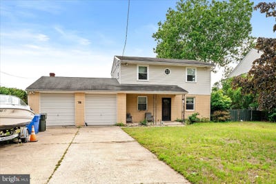 /international/us/78-lake-drive-beverly-nj-110108378827/