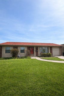 /international/us/8045-northway-drive-hanover-park-il-110107571864/