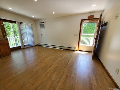 /international/us/123-maple-avenue-port-jefferson-station-ny-110108549276/