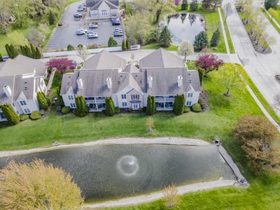 /international/us/152-westfield-way-pewaukee-wi-110107732681/
