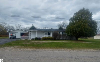 /international/us/10048-8th-street-oscoda-mi-110107870952/