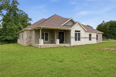 /international/us/349-county-road-8491-green-forest-ar-110107869582/